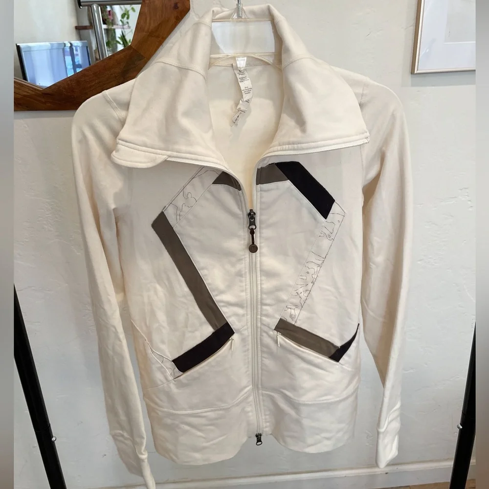 Lululemon cream stride jacket size 4 - Picture 3 of 15